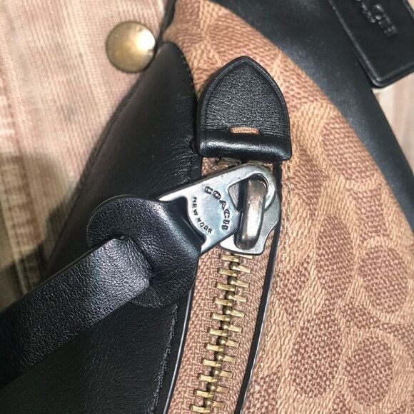 Authentic COACH Rivington Signature Belt Bag - Picture 6 of 15